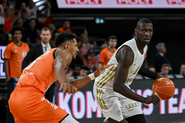 只由一男一 只由一男一