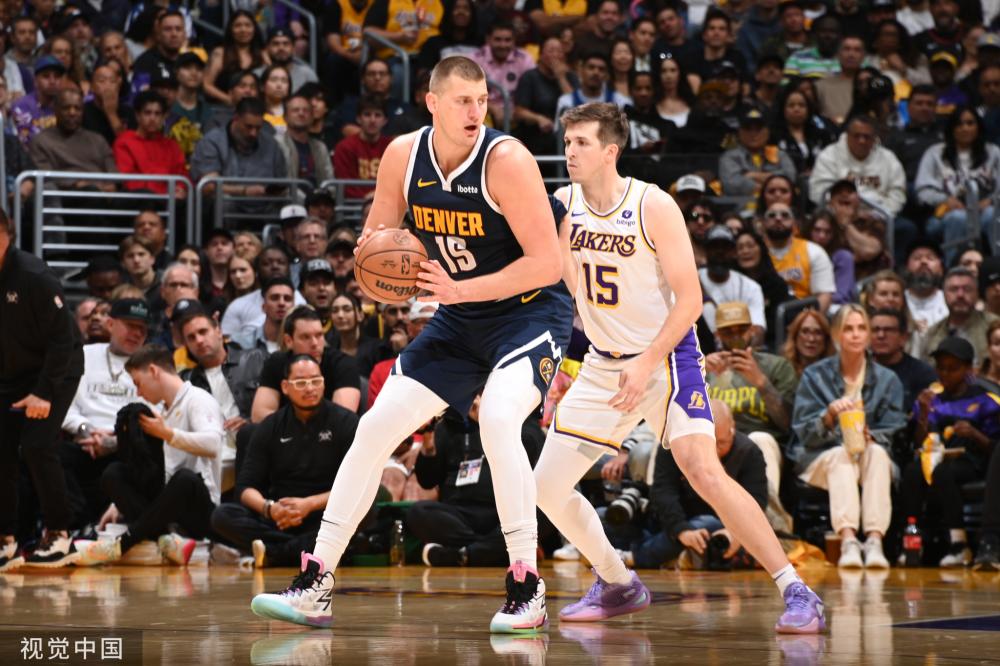 詹姆斯的低 詹姆斯的低